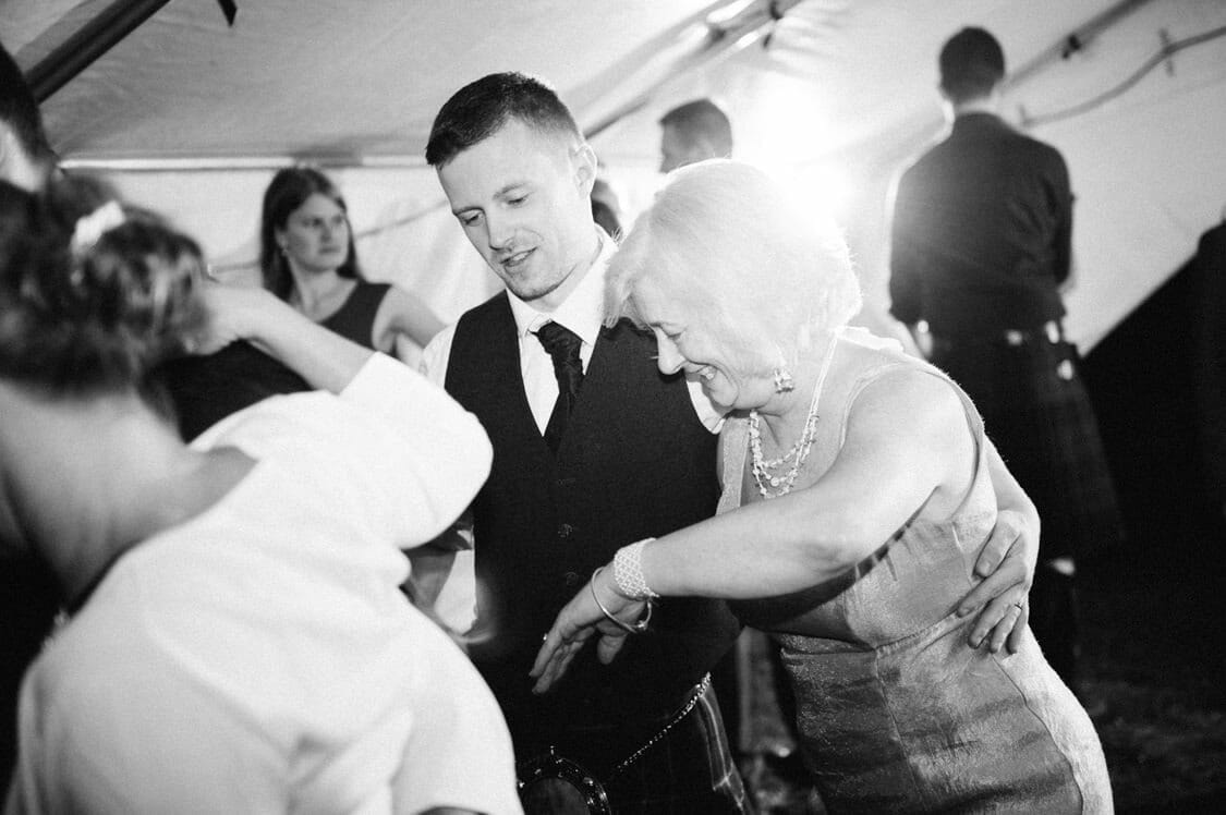 Hochzeitsfotograf Hochzeit Alm Berge Obersteiermark Vintage Tom Schuller 81